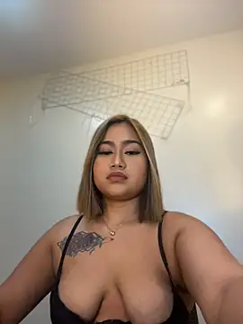 Snapshot of vien_pussy69 chatting on 06.27.26 vien pussy69 online show from 06.27.26
