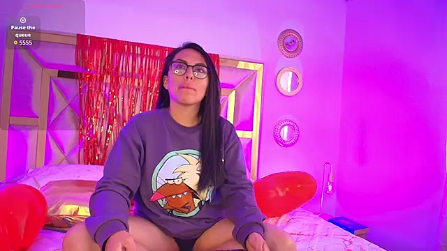 Snapshot of Emma_Sanz__ chatting on 02.11.26 Emma Sanz online show from 02.11.26