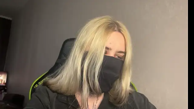 Snapshot of UnaXyling chatting on 02.05.26 UnaXyling online show from 02.05.26