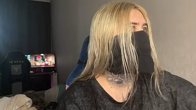 Snapshot of UnaXyling chatting on 02.10.26 UnaXyling online show from 02.10.26