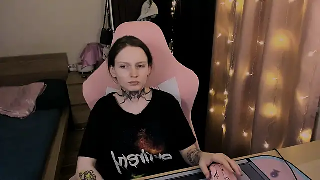 Snapshot of Onyxix chatting on 03.26.26 Onyxix online show from 03.26.26