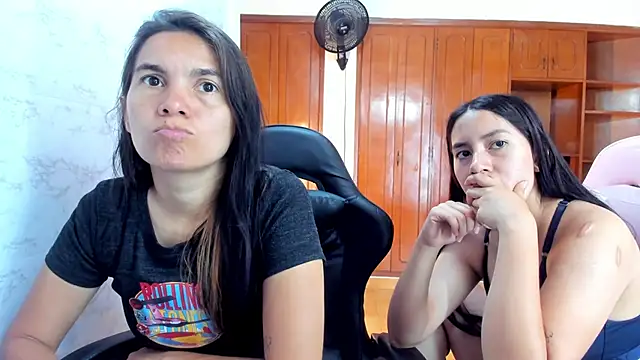 Snapshot of Emily_and_Soffy chatting on 03.04.26 Emily and Soffy online show from 03.04.26