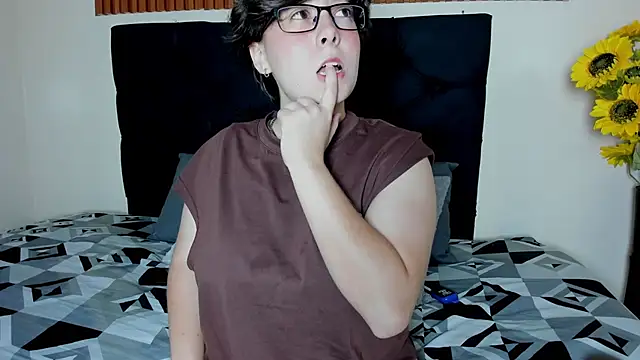 Snapshot of _Daarcy_ chatting on 03.04.26 Daarcy online show from 03.04.26