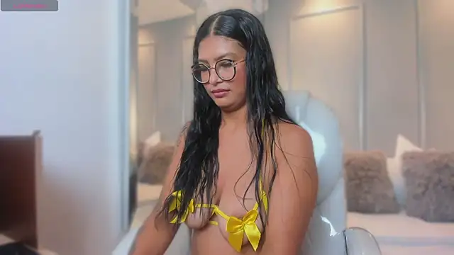 Snapshot of MiaSmit_ chatting on 02.14.26 MiaSmit online show from 02.14.26