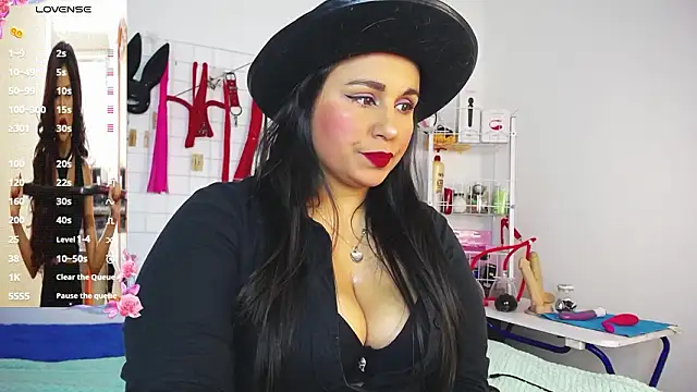 Snapshot of shannon_queen- chatting on 02.11.26 shannon queen- online show from 02.11.26