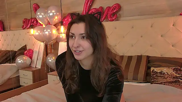 Snapshot of AngelaCox chatting on 02.11.26 AngelaCox online show from 02.11.26