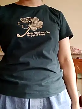 LiilyZi online show from 04.06.26