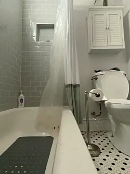 Snapshot of RaeganV chatting on 03.04.26 RaeganV online show from 03.04.26