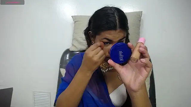 yaazhinii online show from 04.16.26