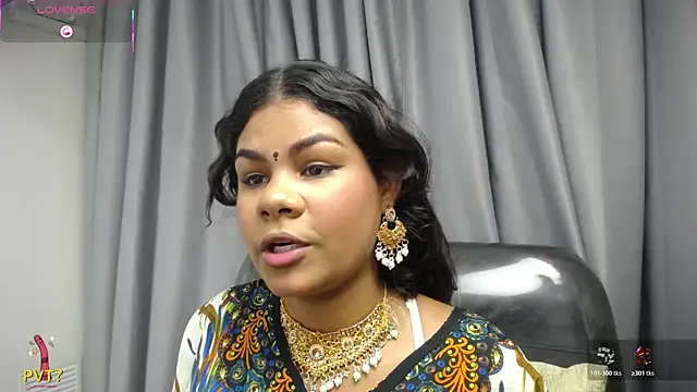 yaazhinii online show from 05.06.26