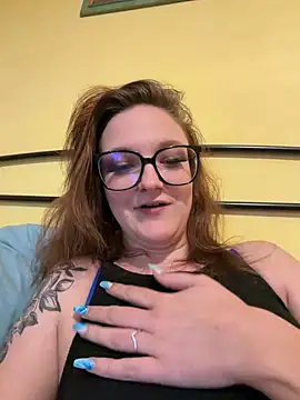 ViviLuu online show from 04.10.26