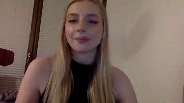 Snapshot of MayaWetDream chatting on 04.30.26 MayaWetDream online show from 04.30.26