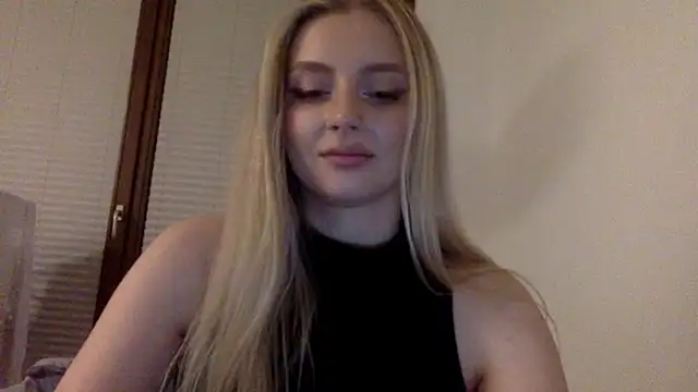 Snapshot of MayaWetDream chatting on 04.30.26 MayaWetDream online show from 04.30.26