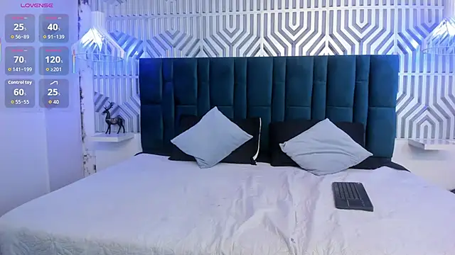 Naomi-Thompson online show from 02.05.26