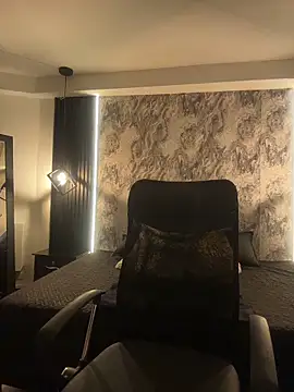 Dahlia-Rose online show from 02.12.26