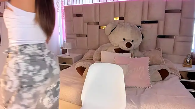 valery se  online show from 04.18.26