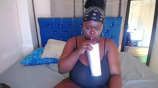 Snapshot of neighbor-ebony chatting on 07.18.26 neighbor-ebony online show from 07.18.26