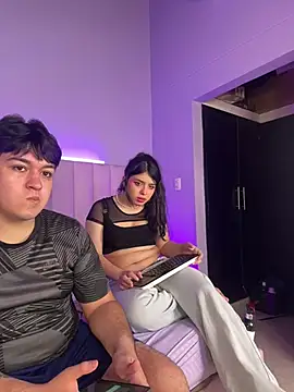 EmilyAndAndrew online show from 04.21.26