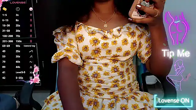 Snapshot of VixenNandhu chatting on 02.14.26 VixenNandhu online show from 02.14.26