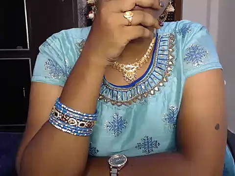 Snapshot of VixenNandhu chatting on 04.29.26 VixenNandhu online show from 04.29.26
