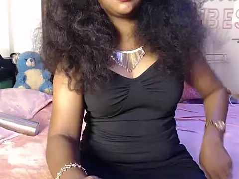 Snapshot of VixenNandhu chatting on 06.24.26 VixenNandhu online show from 06.24.26