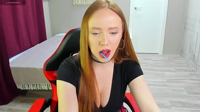 Snapshot of RoseShelton chatting on 02.08.26 RoseShelton online show from 02.08.26