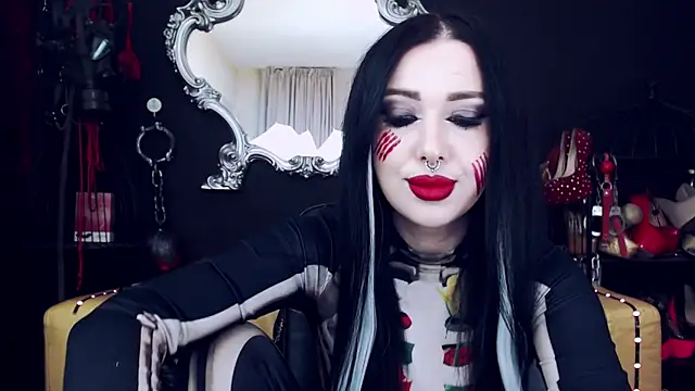 Snapshot of GoddessGeo chatting on 10.31.25 GoddessGeo online show from 10.31.25