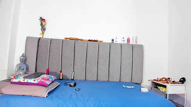 Giselle James online show from 03.02.26