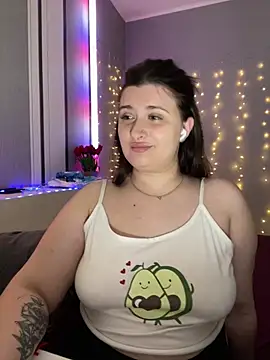 Snapshot of lipsi_vikki chatting on 02.15.26 lipsi vikki online show from 02.15.26