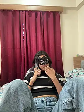 raavigirl online show from 04.18.26