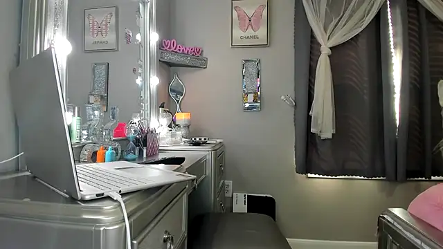 Snapshot of PrincessCutz1 chatting on 03.18.26 PrincessCutz1 online show from 03.18.26