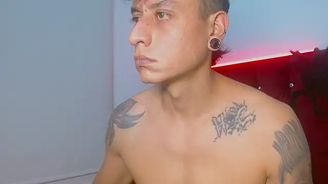 Snapshot of SkinnyDevil12 chatting on 03.04.26 SkinnyDevil12 online show from 03.04.26