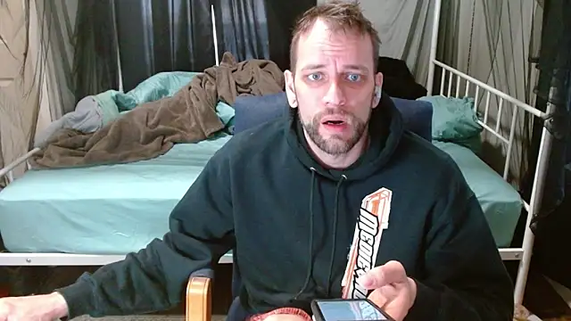 Snapshot of cguffey2284 chatting on 02.20.26 cguffey2284 online show from 02.20.26