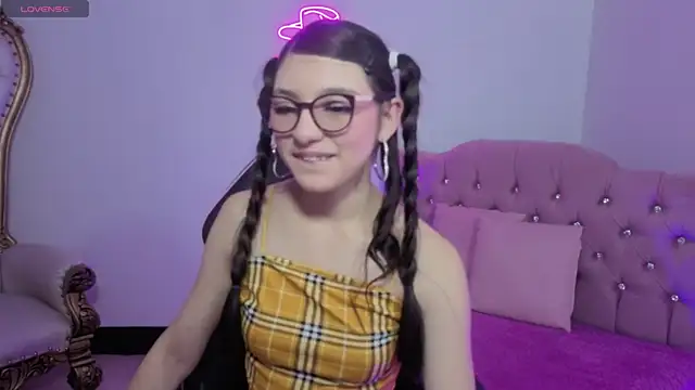 MAHYRA TAY online show from 04.13.26