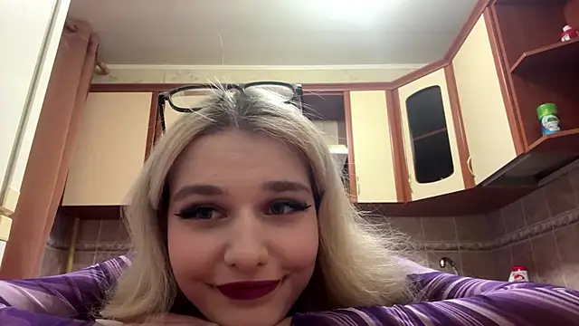 MiaBerlateen online show from 02.09.26