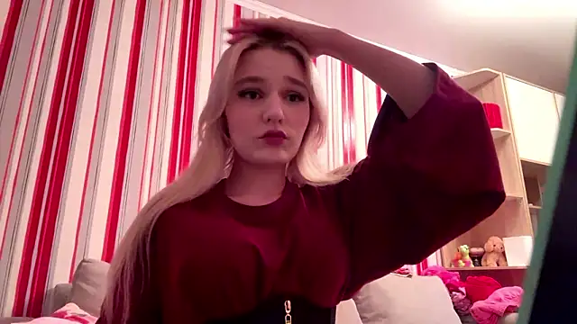 MiaBerlateen online show from 02.16.26