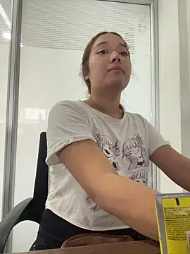 Emily Harpeer online show from 04.06.26