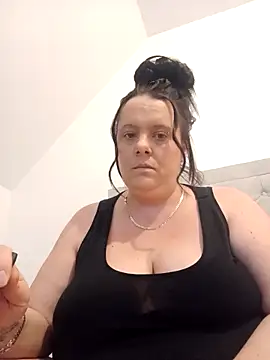 Snapshot of louisa36 chatting on 02.20.26 louisa36 online show from 02.20.26