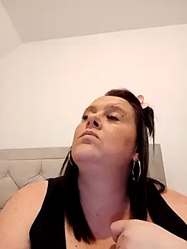 Snapshot of louisa36 chatting on 02.28.26 louisa36 online show from 02.28.26