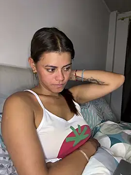 Snapshot of RachelWeisz_ chatting on 03.04.26 RachelWeisz online show from 03.04.26