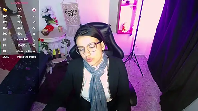 Snapshot of QueenRose94 chatting on 03.03.26 QueenRose94 online show from 03.03.26