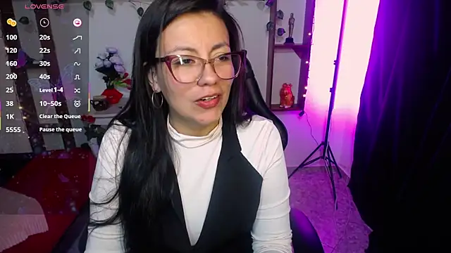 Snapshot of QueenRose94 chatting on 03.04.26 QueenRose94 online show from 03.04.26