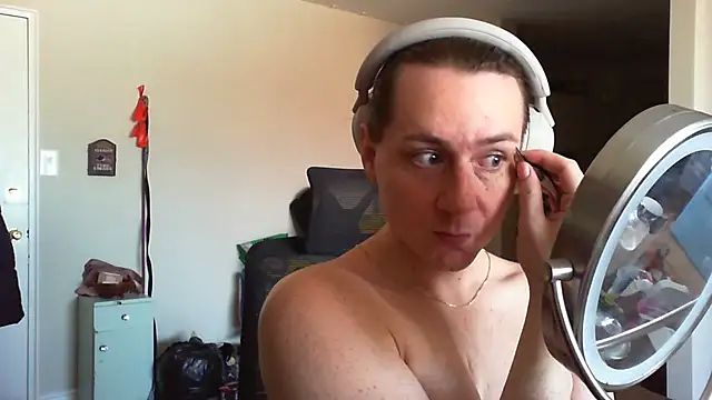 Snapshot of SpaceyLacey chatting on 04.08.26 SpaceyLacey online show from 04.08.26