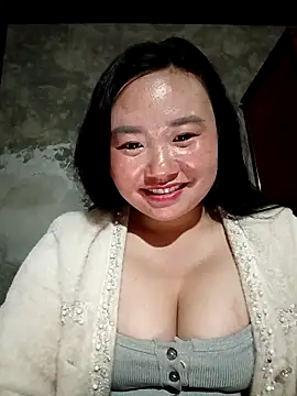 Snapshot of lisn-cute chatting on 02.17.26 lisn-cute online show from 02.17.26