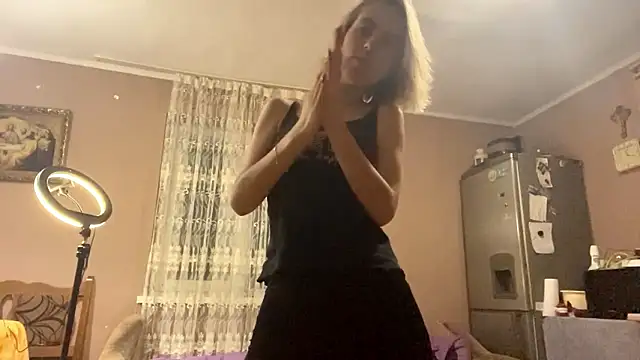 Snapshot of CharmingBlonde chatting on 02.13.26 CharmingBlonde online show from 02.13.26