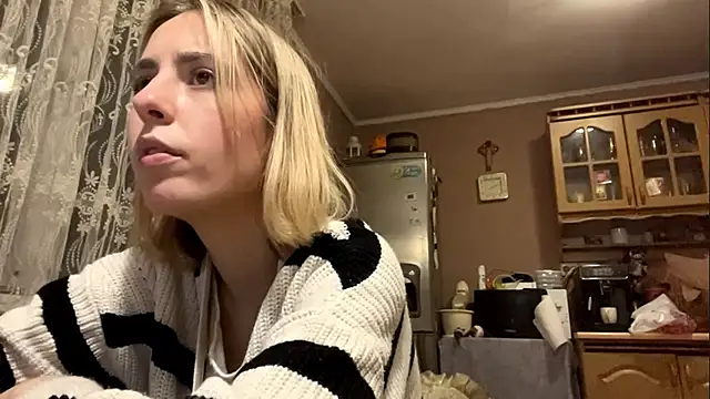 Snapshot of CharmingBlonde chatting on 02.22.26 CharmingBlonde online show from 02.22.26