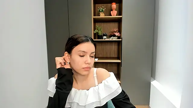 Snapshot of SulemaNeugin chatting on 02.10.26 SulemaNeugin online show from 02.10.26