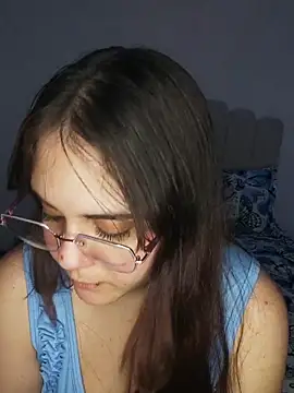 Snapshot of its_lauu_ chatting on 04.02.26 its lauu online show from 04.02.26