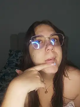 Snapshot of its_lauu_ chatting on 04.10.26 its lauu online show from 04.10.26