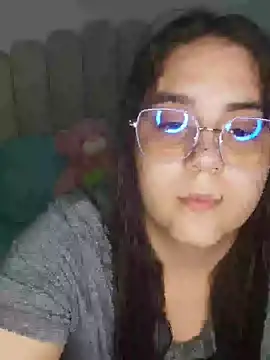 Snapshot of its_lauu_ chatting on 04.30.26 its lauu online show from 04.30.26